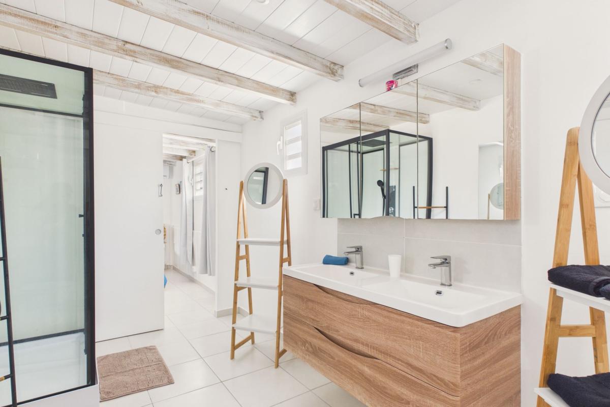 Location villa  au diamant piscine 8 personnes  - salle de douche enfilade 1